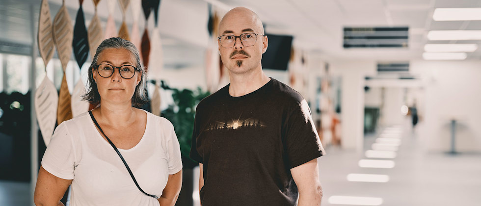 Anna Nilsson och Petter Kraftling, ordförande för Sveriges Lärare i Örebro, ser tillbaka på ett traumatiskt halvår sedan skolattacken på Risbergska.
